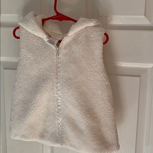 Size 4/5 Sherpa vest in ivory